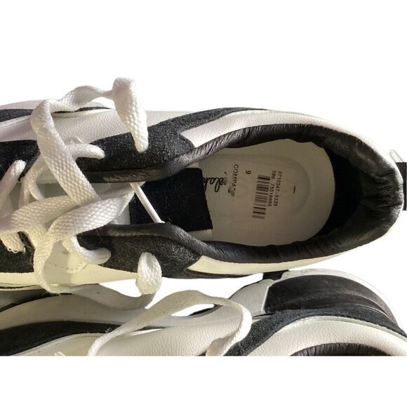 La Sheelah Sneakers - Picture 4 of 15